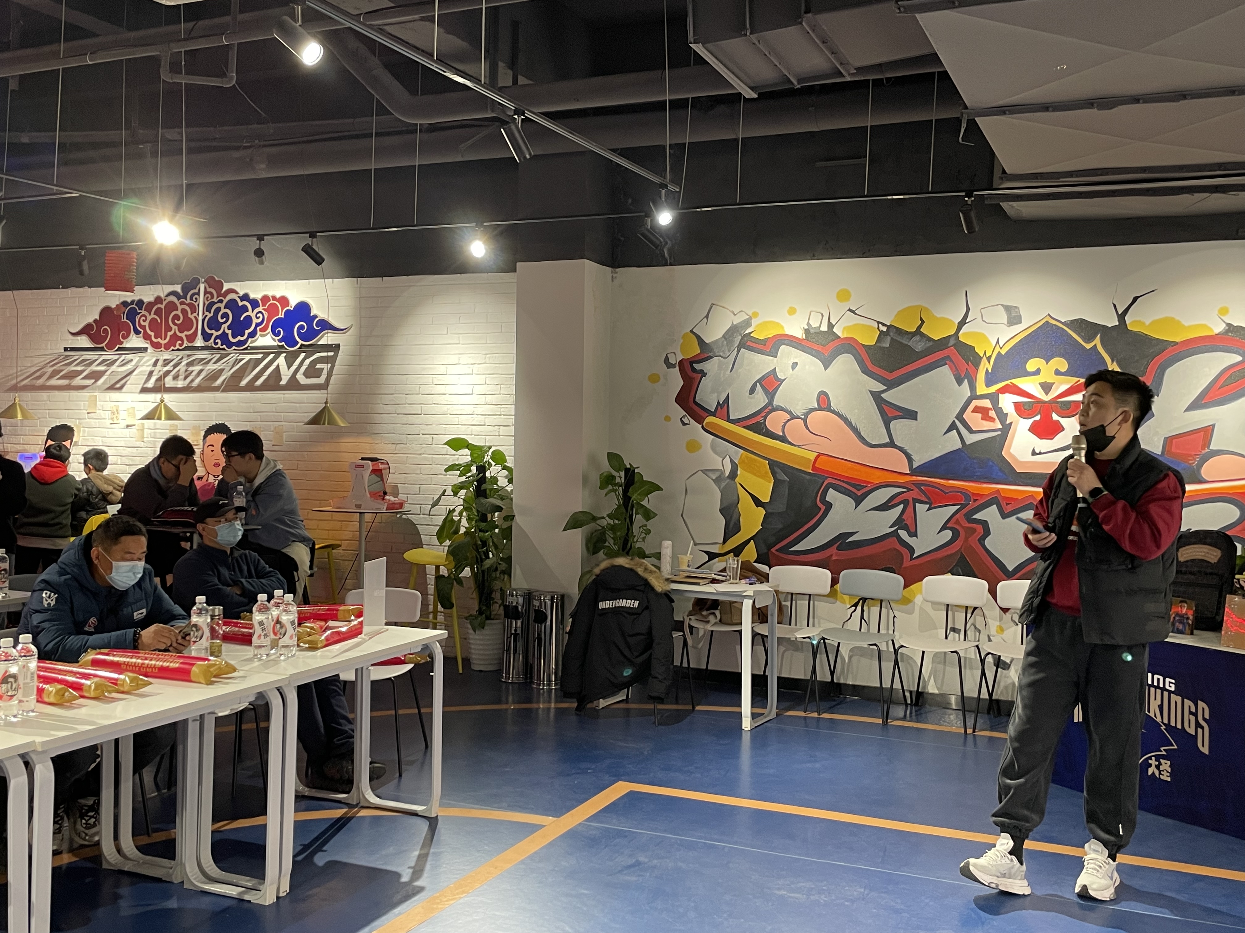 家里遥当篮球观赛看台，网球迷纷纷在家观赛