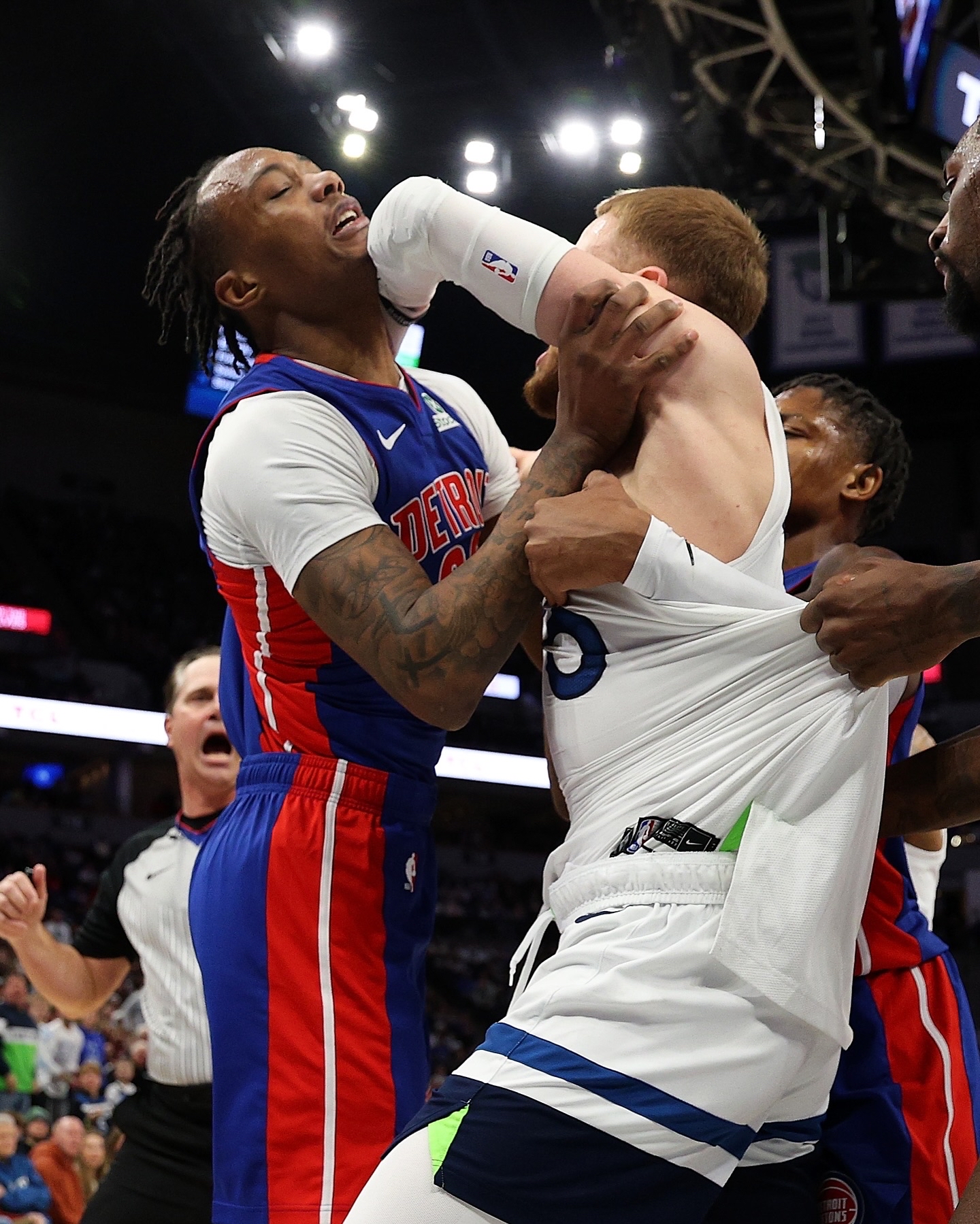 活塞主场击败森林狼,取得五连胜 活塞主场击败森林狼,取得五连胜