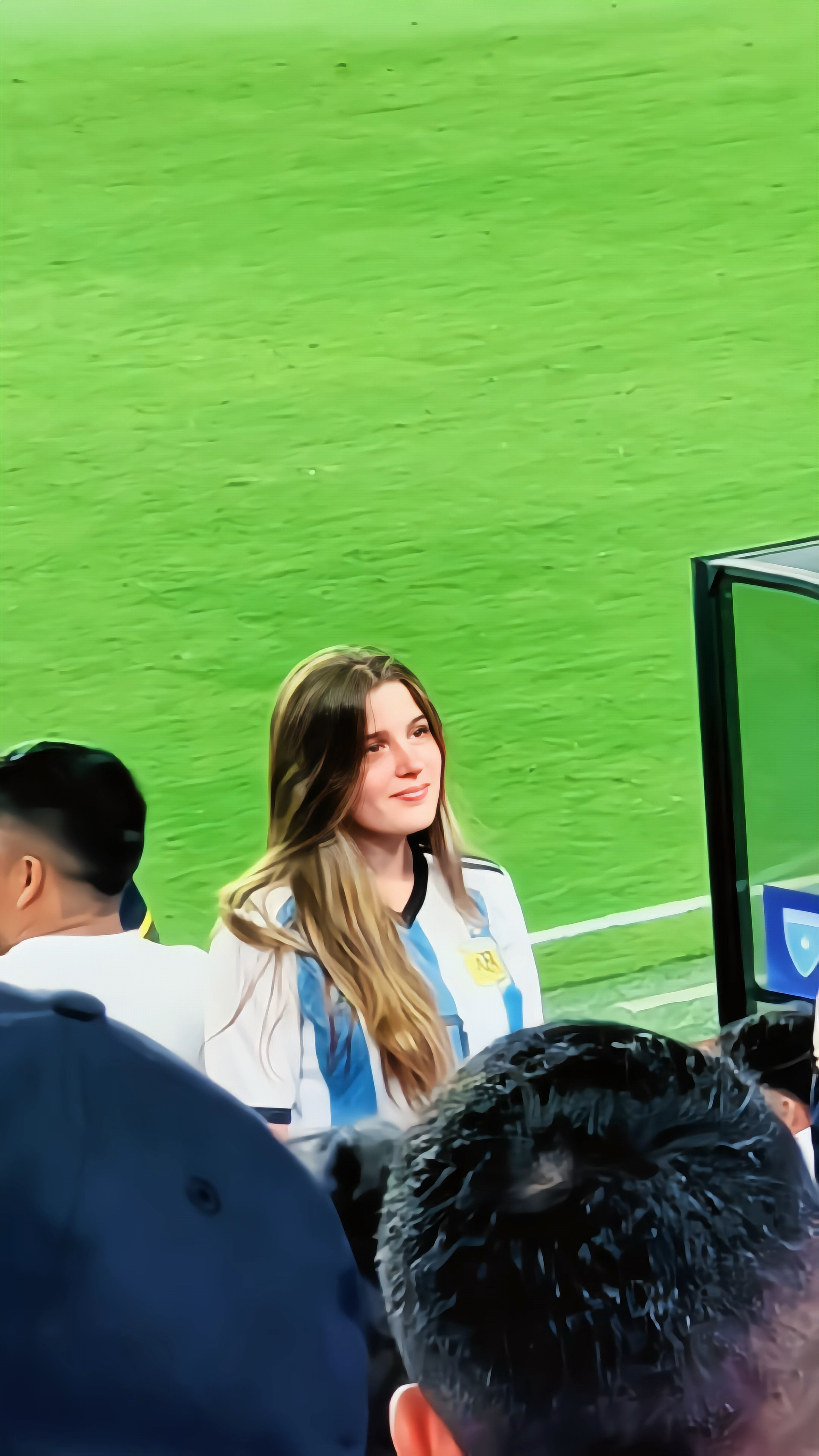 阿根廷女足队在赛场上表现出色,赢得观众喝彩 阿根廷女足队在赛场上表现出色,赢得观众喝彩