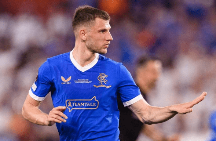 防线稳固阿贾克斯保持不败的简单介绍