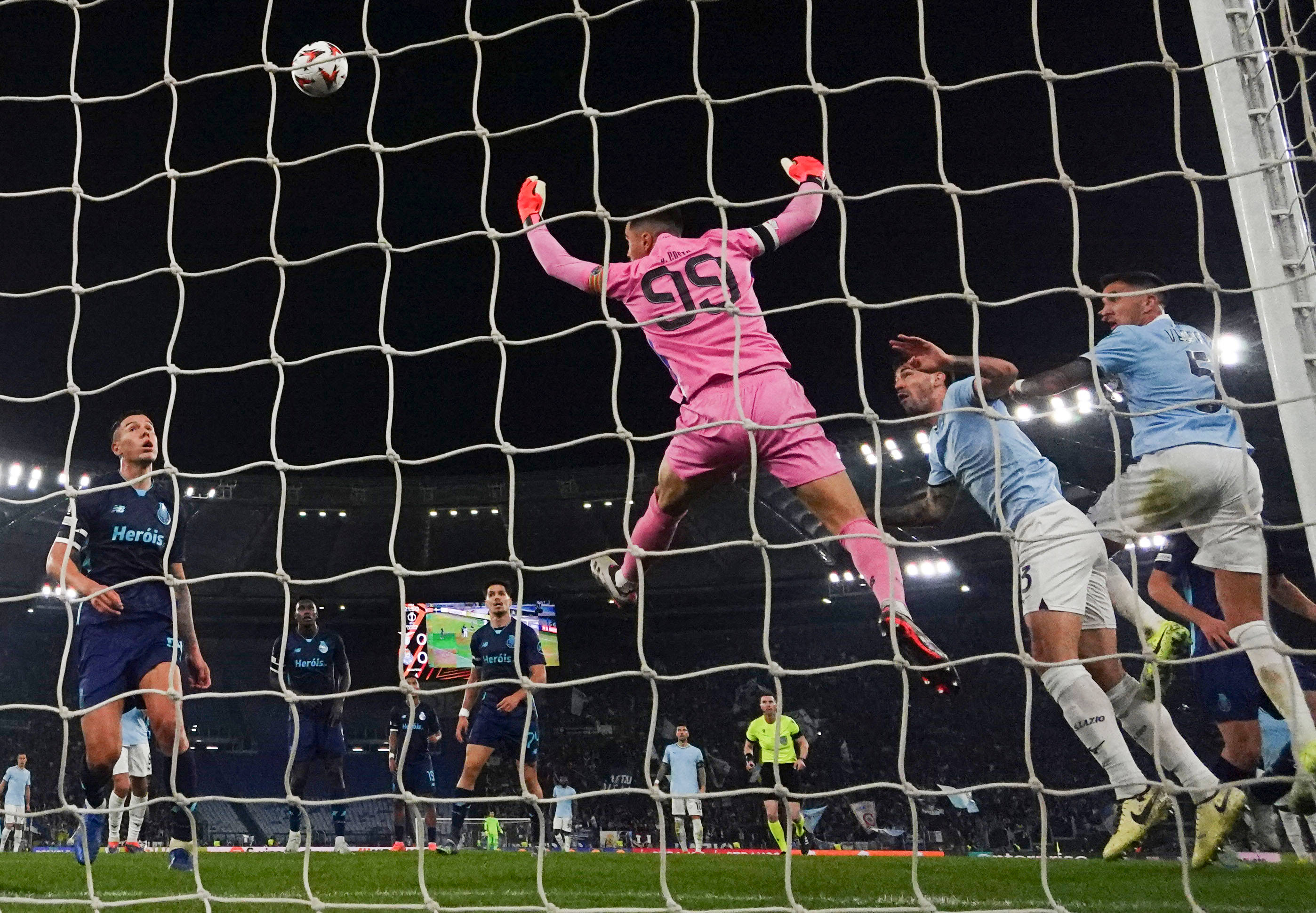 欧罗巴资格赛逐步接近，球队士气高涨