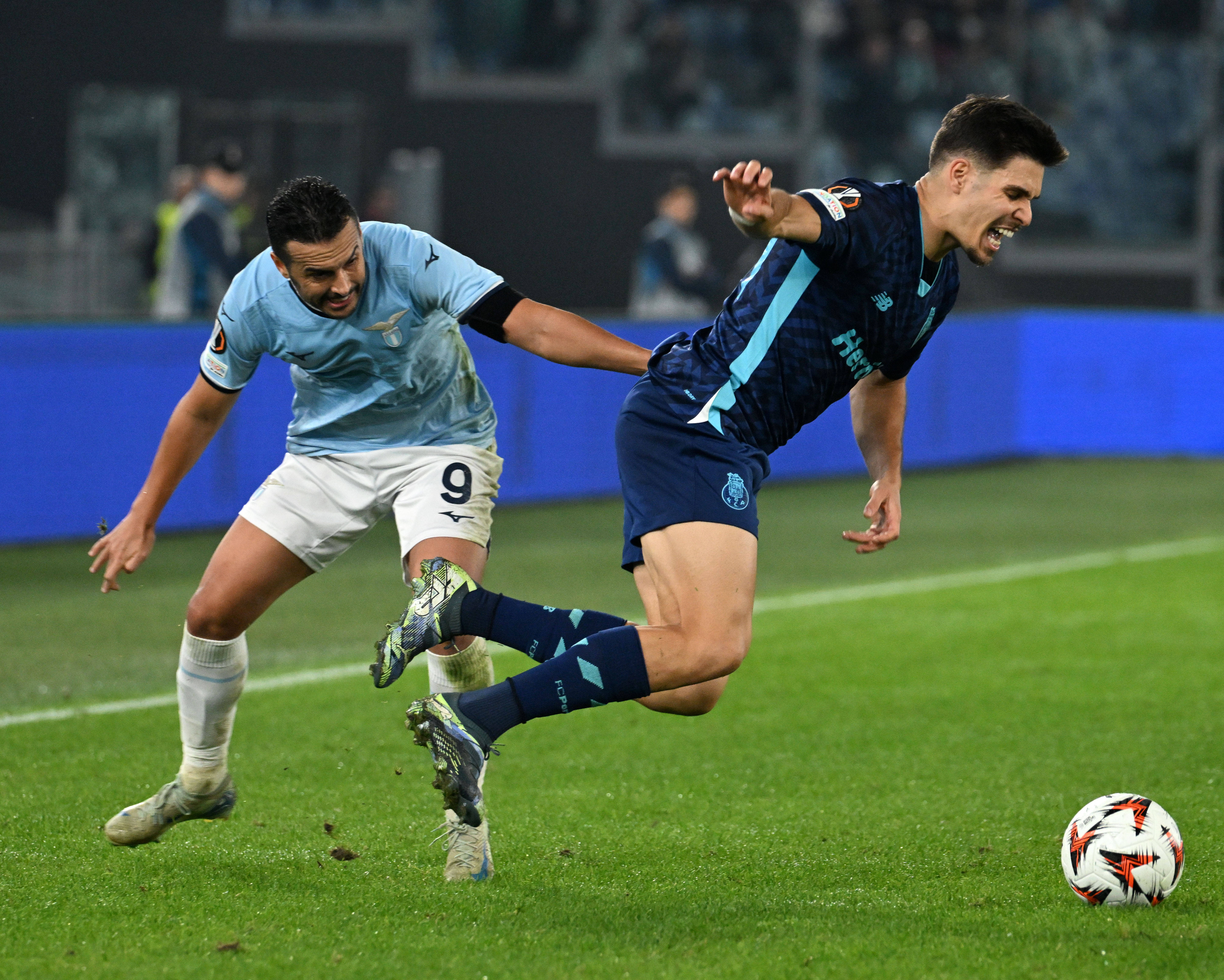 巴士拉足球队的表现引发球迷热议的简单介绍