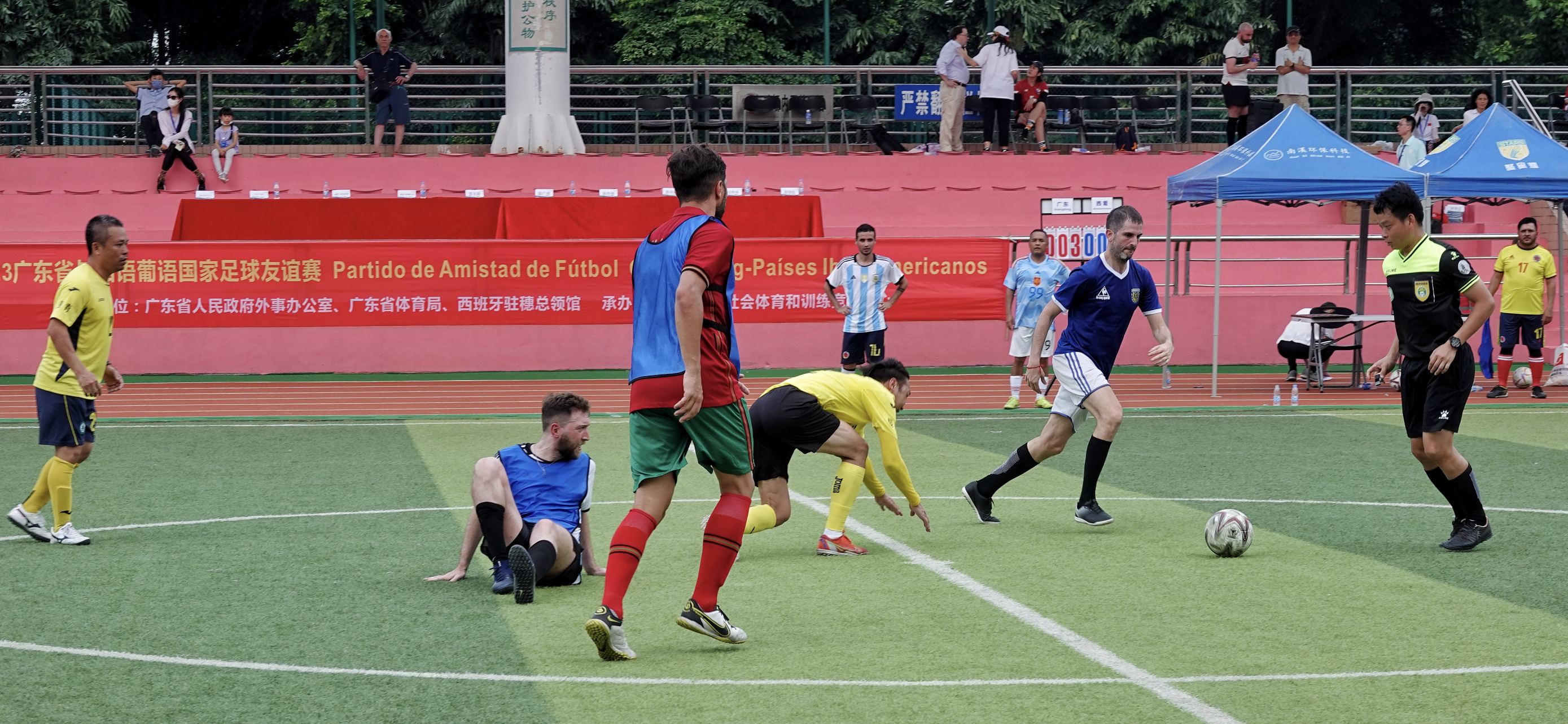 欧洲足球赛场燃情开幕，胜负将揭晓！