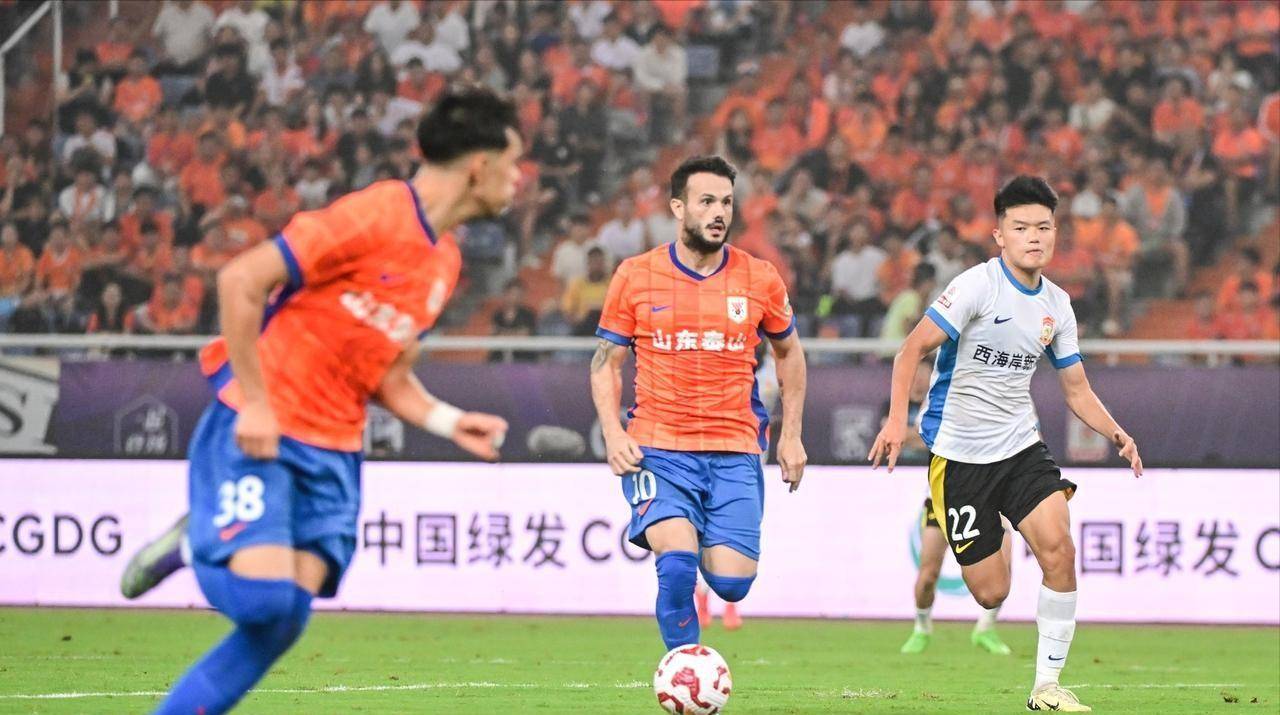 关于申花战平鲁能，中超争冠形势更加胶着的信息