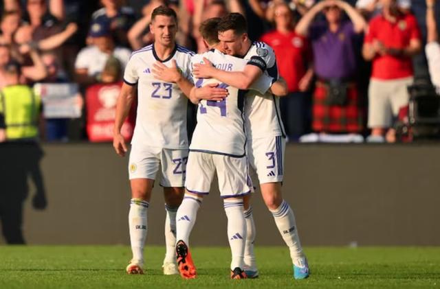 荷兰战胜对手晋级欧预赛淘汰赛名单的简单介绍