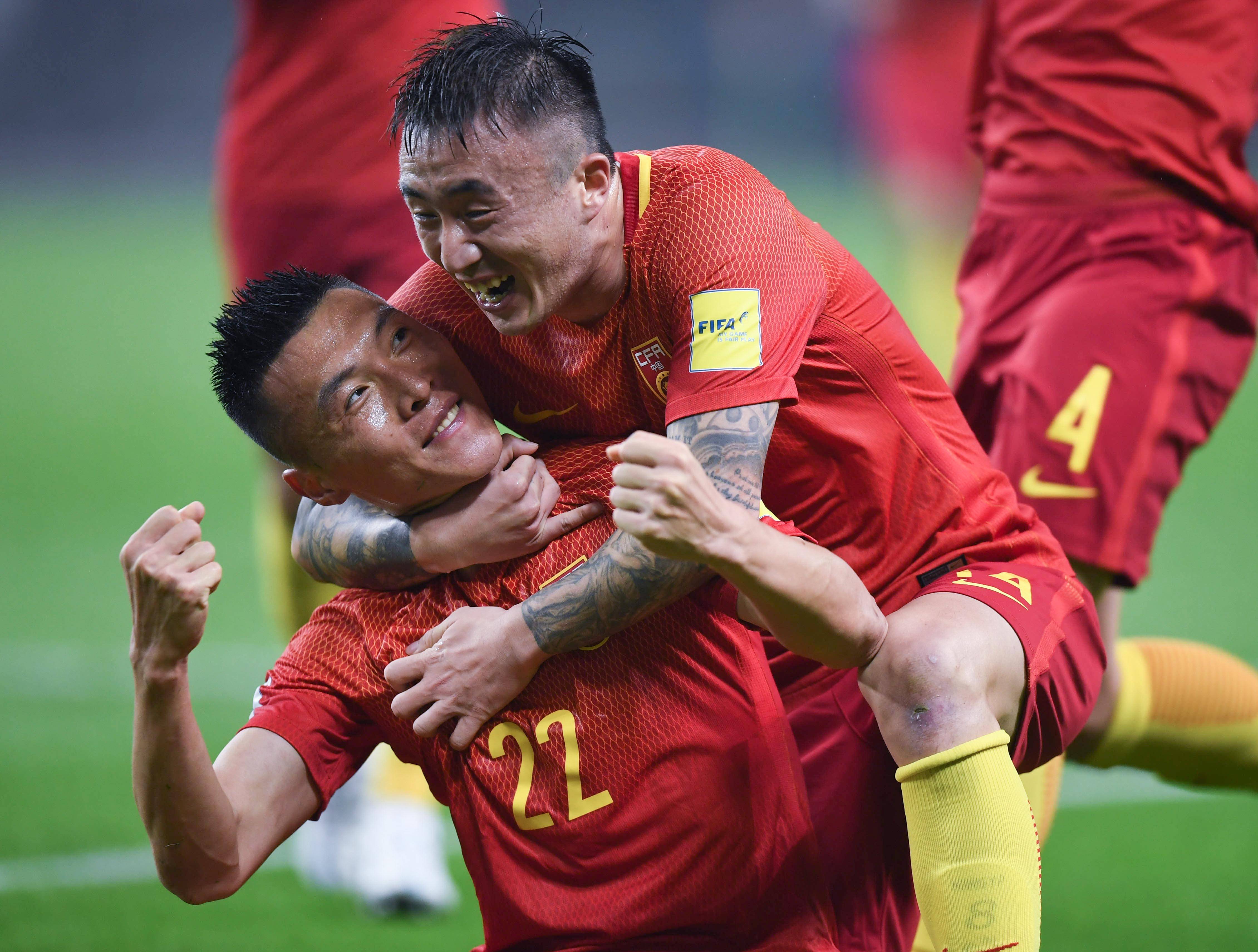 中国足球赛事竞争激烈，球队斗志昂扬的简单介绍