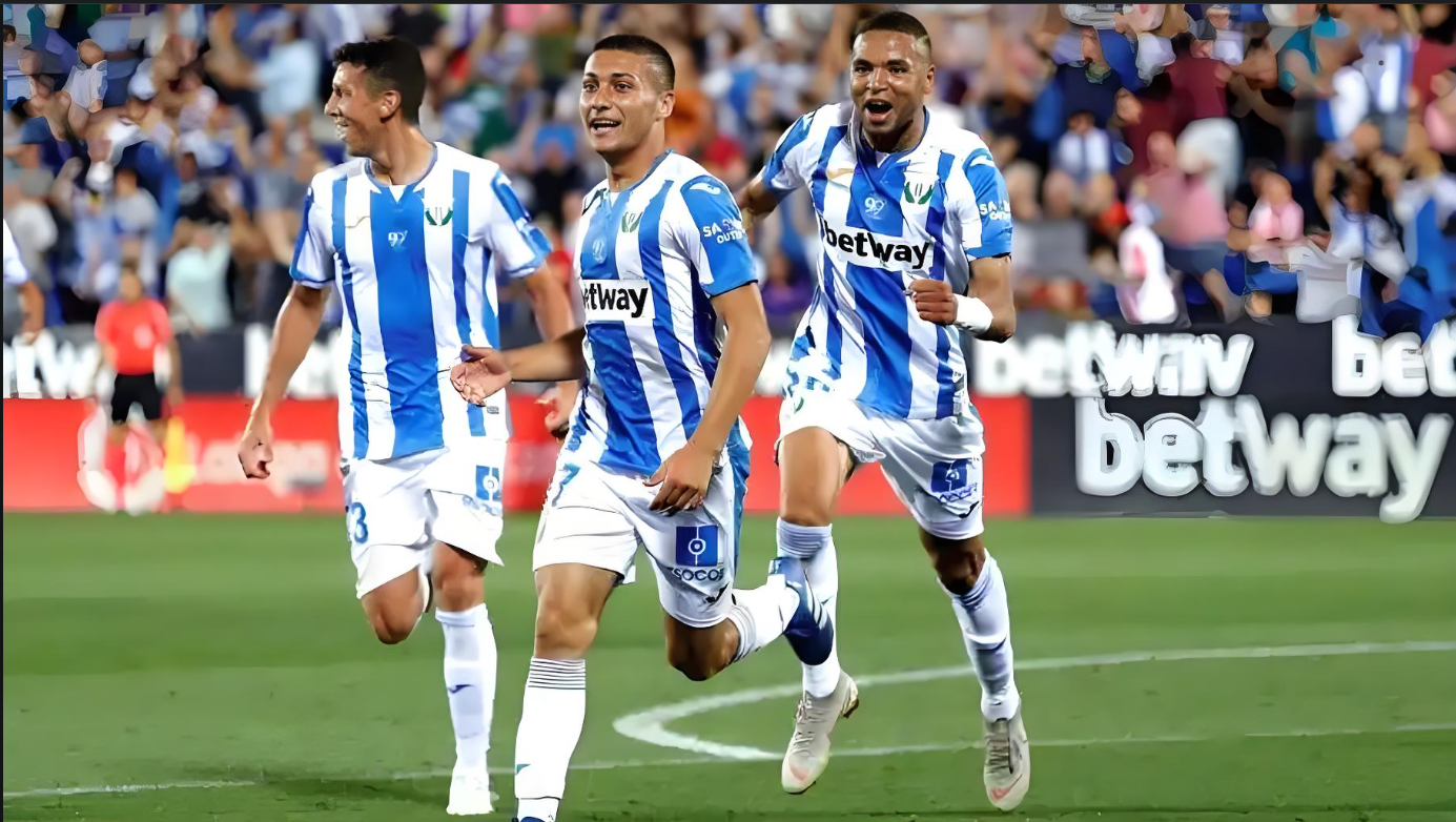 包含马洛卡艰难逼和,比利亚雷亚尔悬而未决的词条 包含马洛卡艰难逼和,比利亚雷亚尔悬而未决的词条