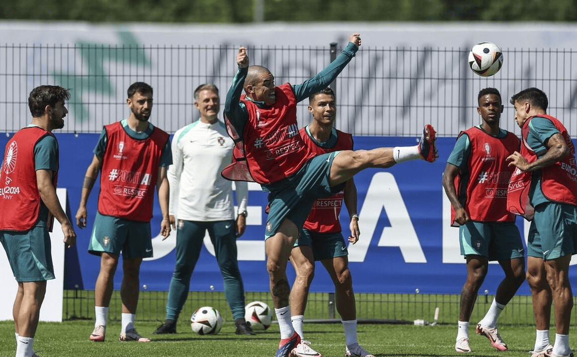 法国球队紧密合作破解对手战术 法国球队紧密合作破解对手战术