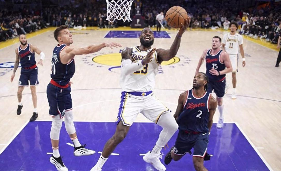 凯尔特人险胜湖人结束连败