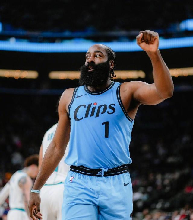 快船逆转黄蜂，继续领跑西部