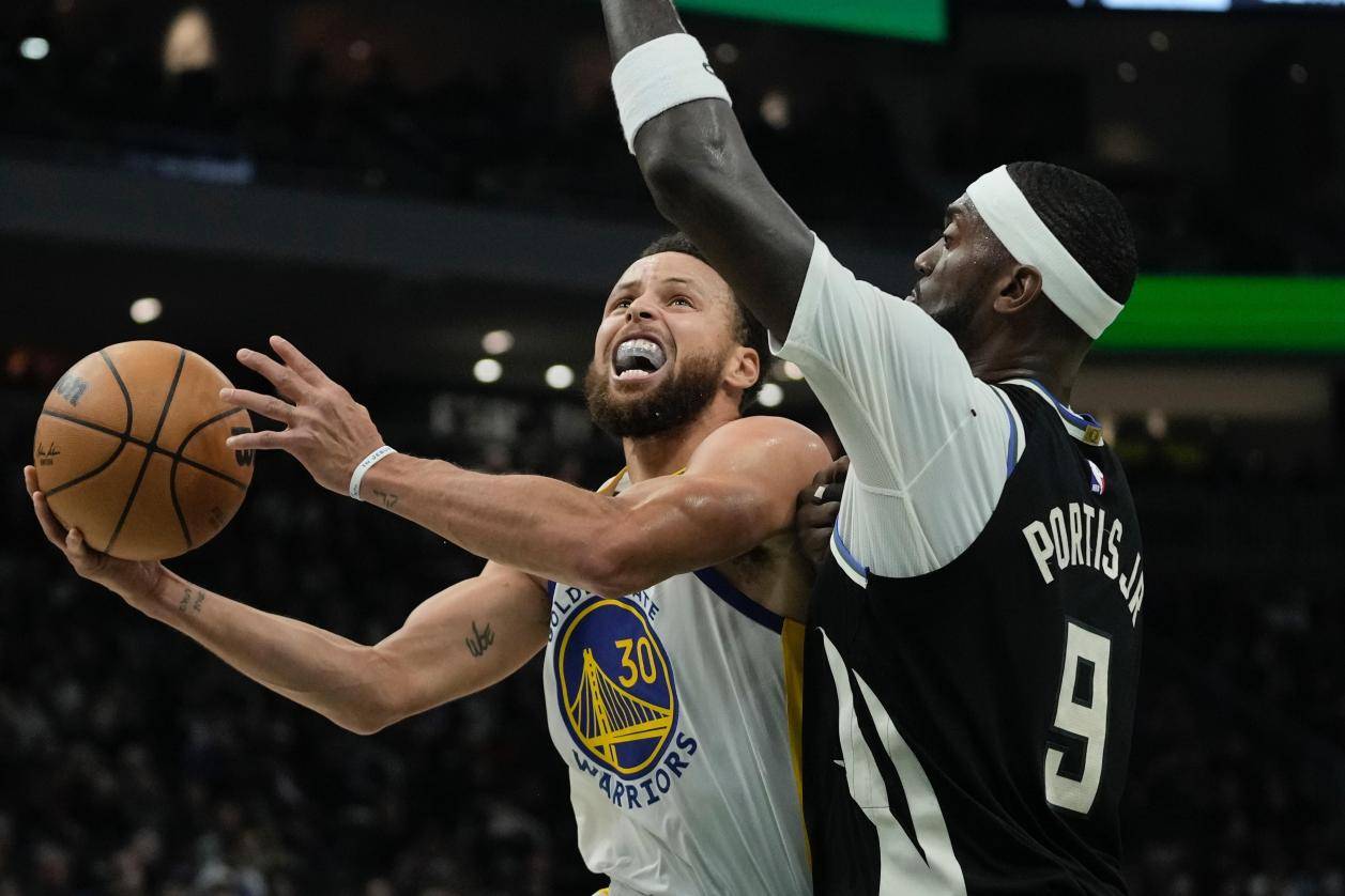 包含雄鹿轻取黄蜂继续保持不败的词条