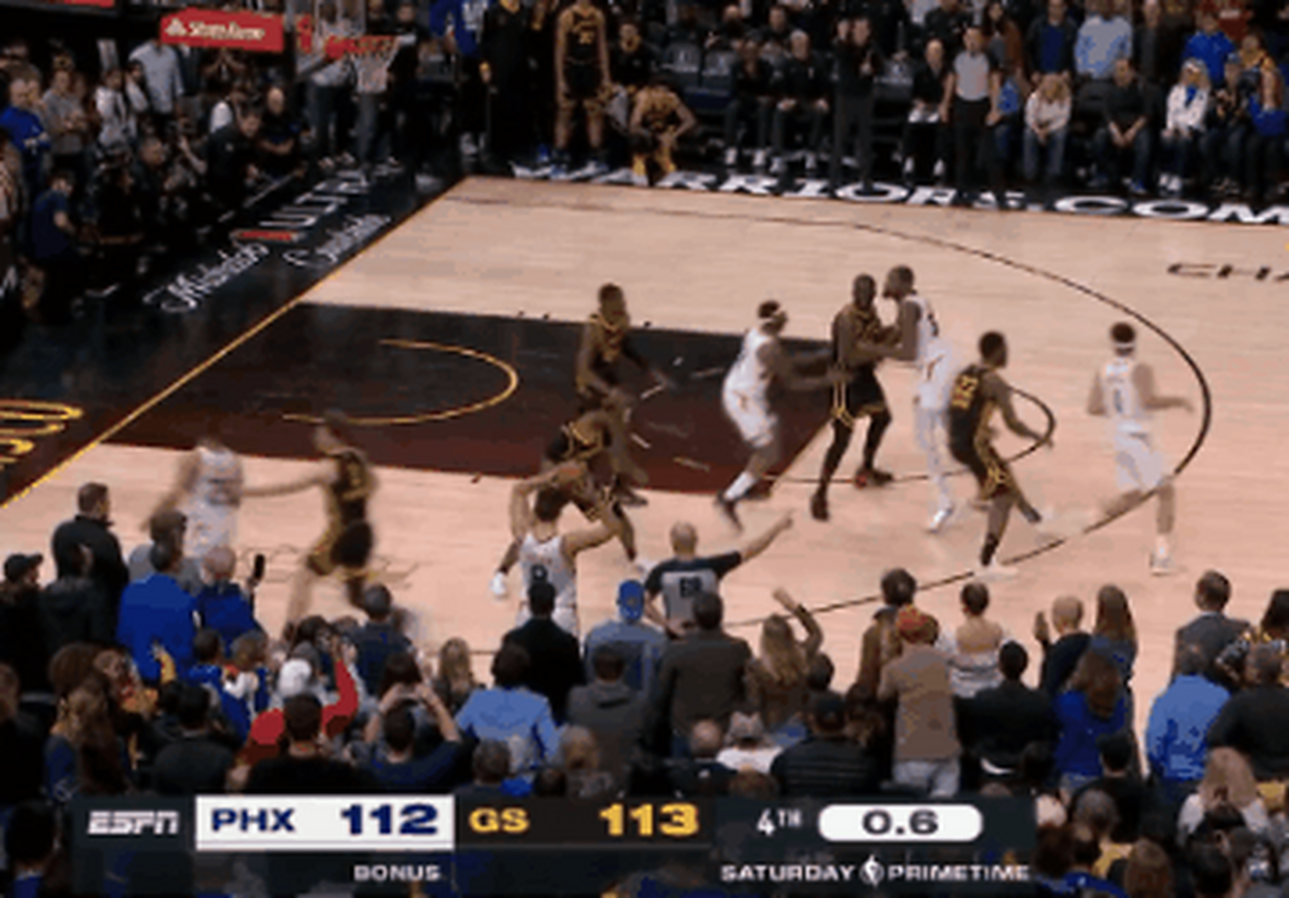 勇士客场击败太阳,迎来反弹 勇士客场击败太阳,迎来反弹