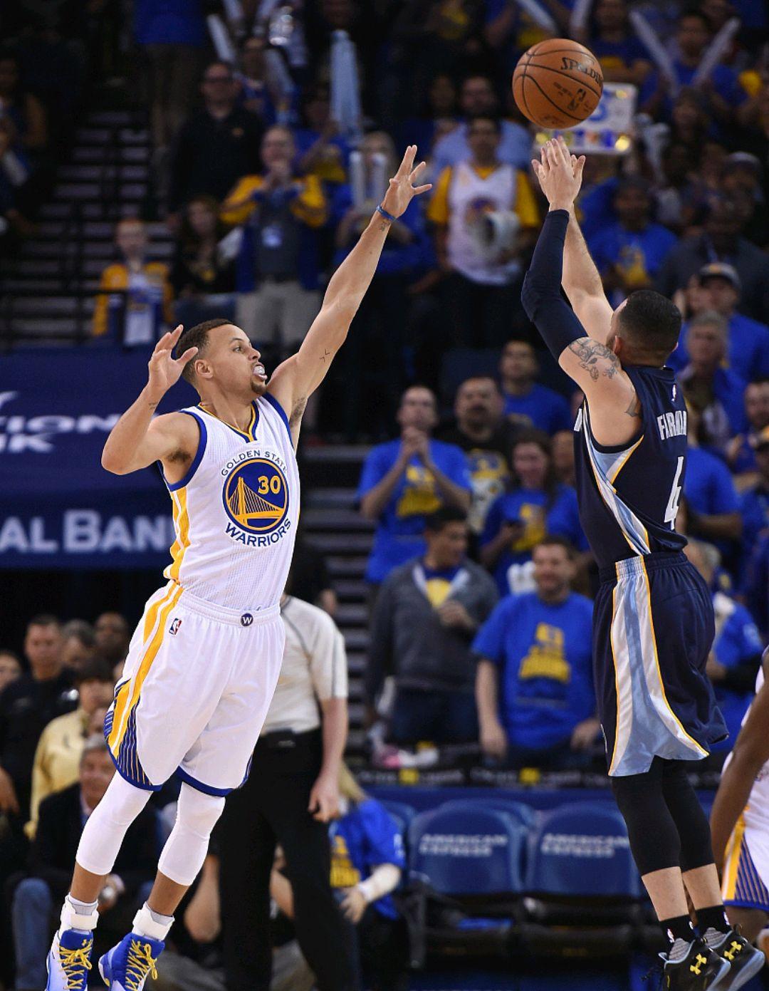 勇士主场击败黄蜂，取得八连胜