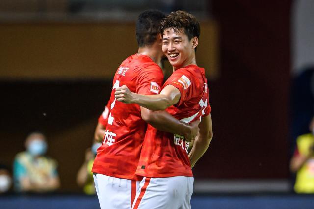 雄狮战胜黄蜂，收获胜利